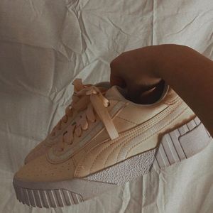 PUMA LOW RISE BRIGHT YELLOW SHOES